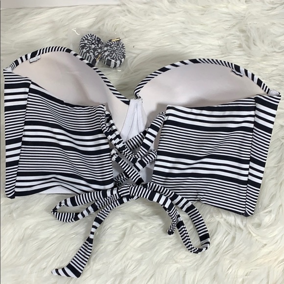 NWOT Bikini top with wide band removable strap - Picture 2 of 3